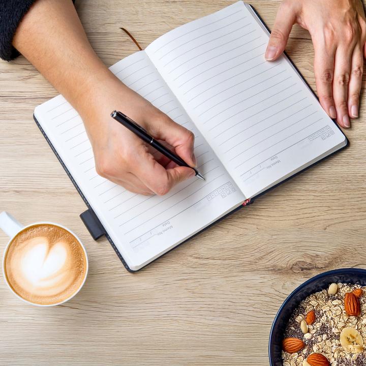 Produktbild Intirilife Notizbuch mit Stiftehalter (A5, Liniert, Harter Einband)