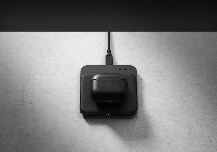 Actual product image Nomad Transport Case AirPods (3rd Gen.) Leather Black (Headphone sleeve)