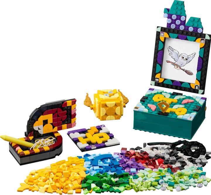 Actual product image LEGO Hogwarts Desk Set (41811, LEGO Dots)