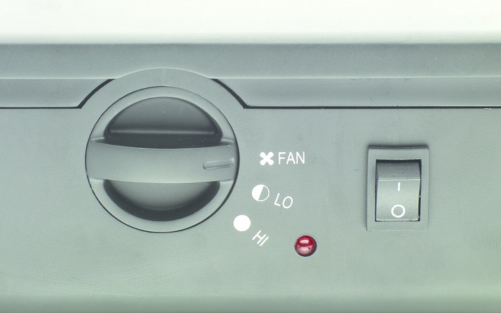Actual product image Fellowes Footrest with temperature control (41.5 x 24.5 x 15 cm)