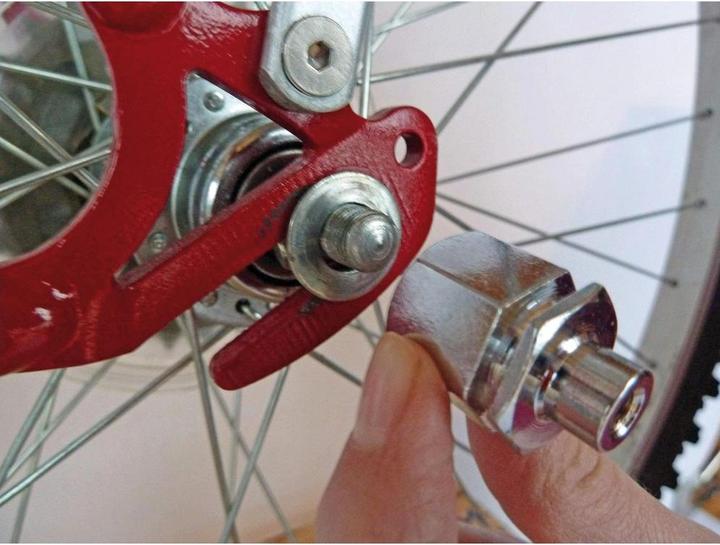 Actual product image FollowMe Solid axle adapter 3/8"