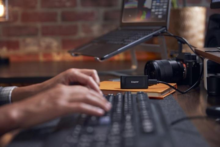 Actual product image Kingston XS1000 (2 TB)