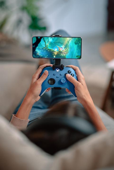 Image du produit Microsoft Xbox Wireless Controller - Shock Blue (PC, Xbox One X, Xbox Series X, Xbox One S, Xbox Series S)