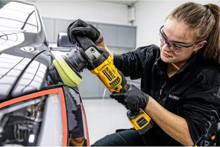 Produktbild DeWalt Pulesan-Maschine 18V, 125mm mit 2x5Ah Batterien