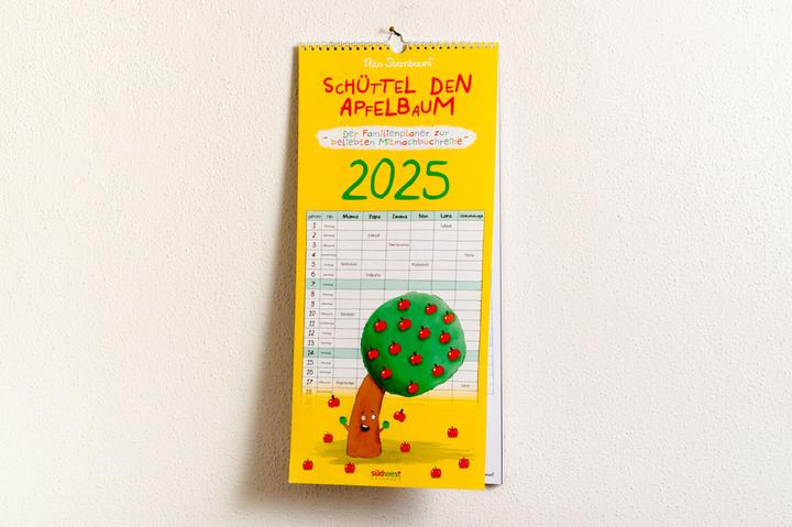 Schüttel den Apfelbaum - der Familienplaner zur beliebten Mitmachbuchreihe von Nico Sternbaum - (22,4 x 48,5 cm, Harter Einband, Deutsch)