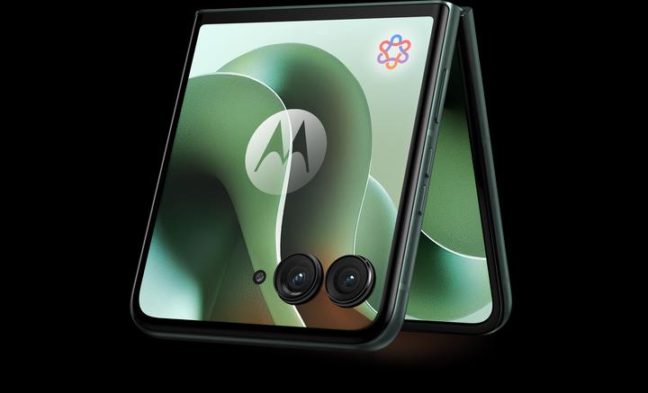 Actual product image Motorola Razr 60 Ultra (512 GB, Pantone Scarab, 6.96", SIM + eSIM, 5G)