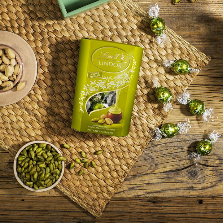 Actual product image Lindt Lindor balls pistachio (200 g)