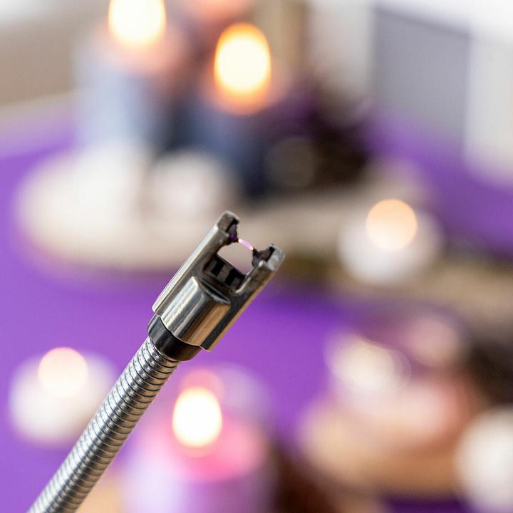 Produktbild InnovaGoods Wiederaufladbares und biegbares elektrisches Feuerzeug Eflecther