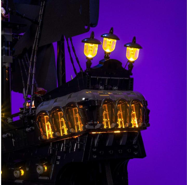 Immagine prodotto Light my bricks LMB 2.0 Kit di illuminazione a LED per LEGO® 10365 Nave pirata del Capitano Jack Sparrow