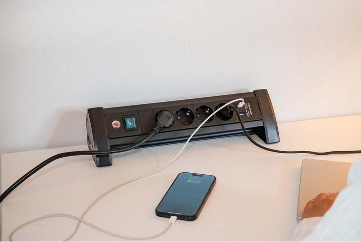 Produktbild Brennenstuhl ALU-Office-Line 4fach schwarz weiss *DE* (4x, CEE 7/3, USB-A, USB-C, 1.80 m)