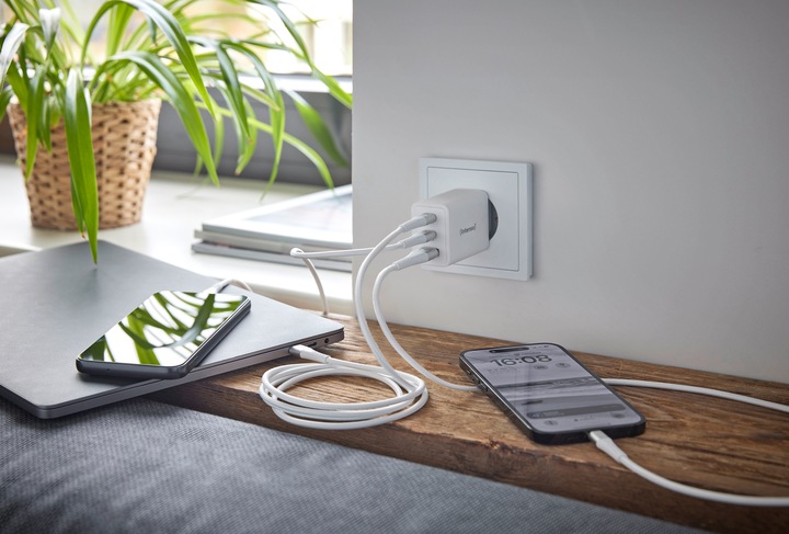 Produktbild Intenso 1x USB-A auf 2x USB-C GAN Adapter weiss (65 W)
