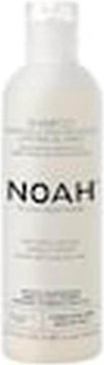 Actual product image Salvatore Ferragamo 1.2 Moisturizing Shampoo with Sweet Fennel 250ml (250 ml, Liquid shampoo)