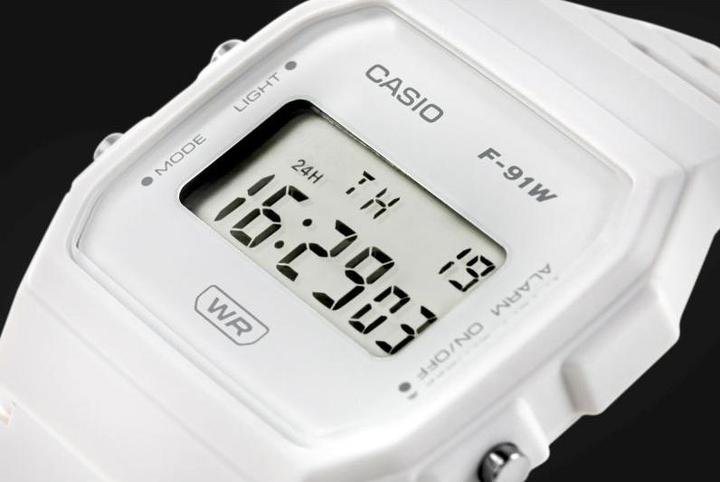 Actual product image Casio Vintage - F-91WB-7AEF (Digital watch, 35 mm)
