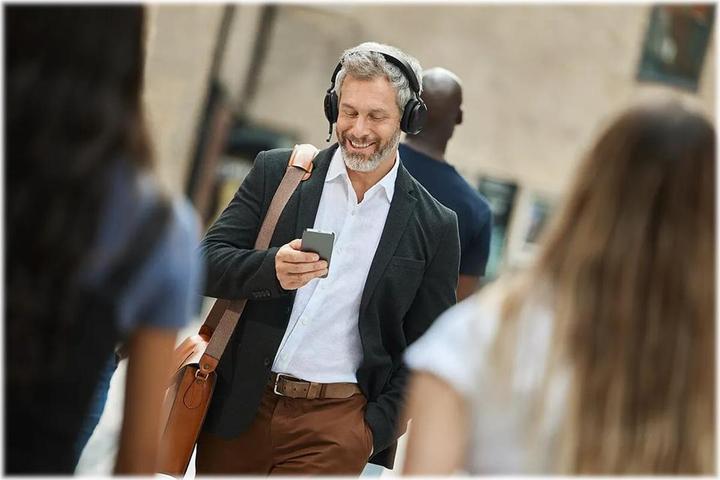 Produktbild Jabra Evolve2 75 UC Stereo + Ladestation (Kabellos, USB-C)