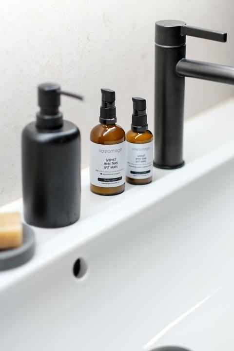 Immagine prodotto Savontage Crème naturelle pour les mains à l'huile de romarin et de lavande, 300ml (300 ml)