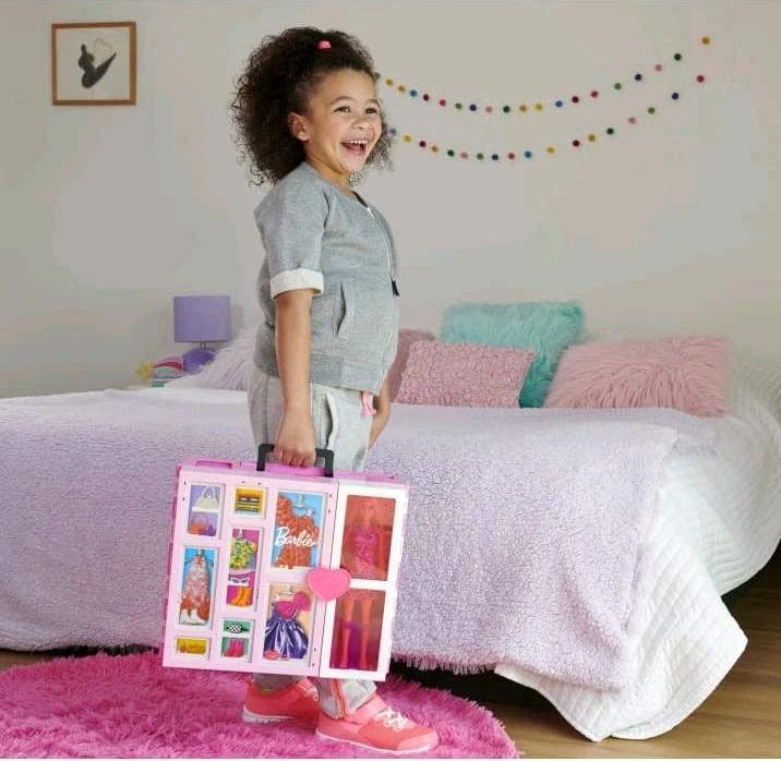 Produktbild Barbie Traumkleiderschrank und Puppe