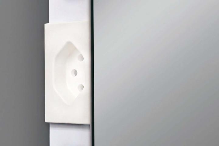 Produktbild Schneider ARANGALINE mit Spiegelheizung LED Lichtspiegel, mit Steckdose, 167x78x14cm, 160.761.01.00