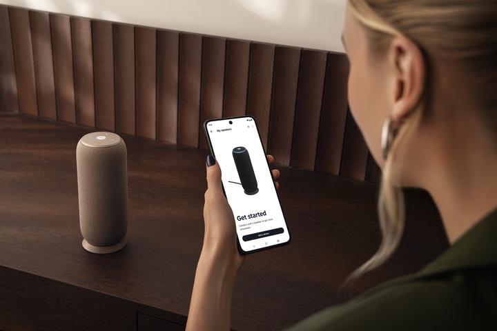 Actual product image Motorola Sound Flow, warm taupe