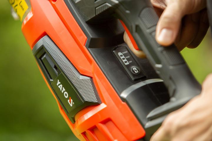 Actual product image Yato DMUCHAWA 18V, 4AH + ŁADOWARKA (Rechargeable battery operated, Leaf blower)