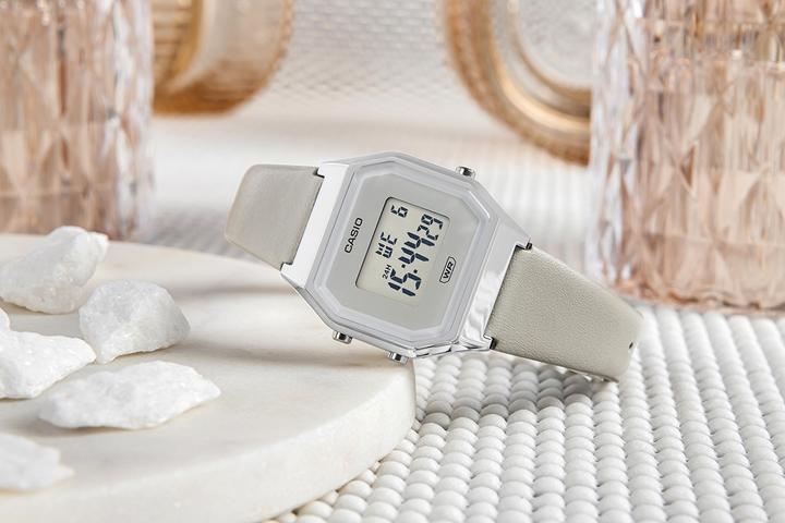 Actual product image Casio Retro Vintage - LA680WEL-8EF (Digital watch, 28 mm)