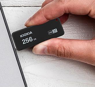 Immagine prodotto Kioxia TransMemory U365 - 256 GB - USB Type-A - 3.2 Gen 1 (3.1 Gen 1) - 150 MB/s - Slide - (256 GB, USB-A)