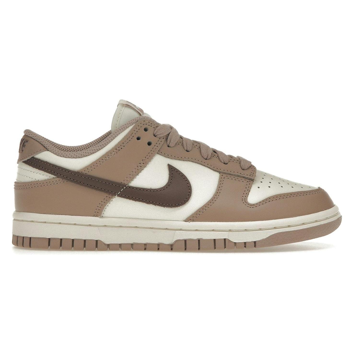 Nike, Damen, Sneakers, Dunk Low Sail Plum Eclipse (Women's), Weiss, Braun, Violett, (42.5)