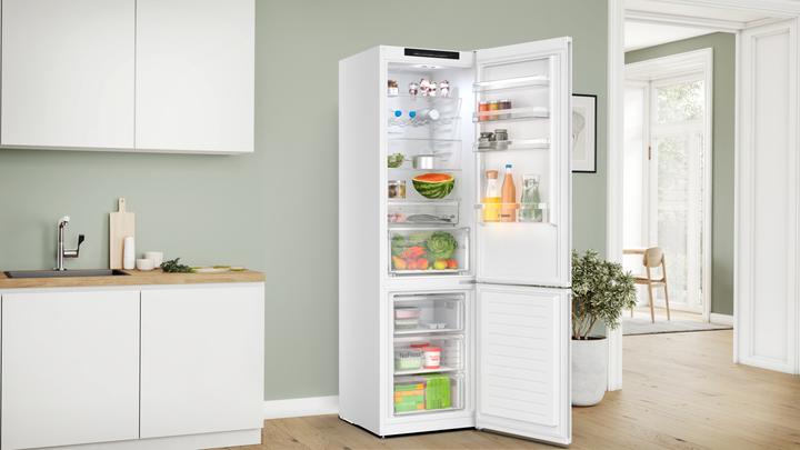 Actual product image Bosch Hausgeräte KGN392WCF (363 l)