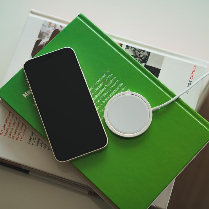 Image du produit Contact Chargeur sans fil Compatible avec Apple (15 W)