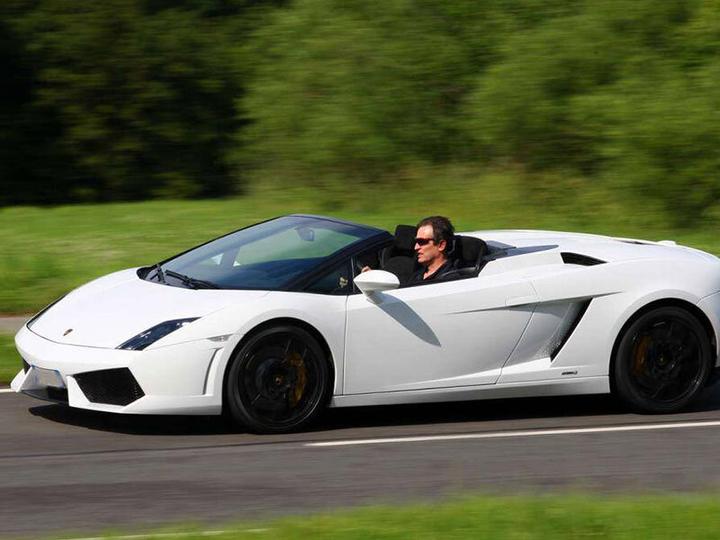 Produktbild Smartbox Freiheit am Steuer: Vier Stunden am Steuer eines Ferrari oder Lamborghini nahe Luzern (2 Pers.)