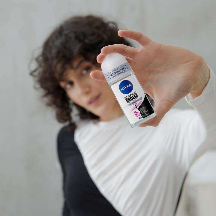 Image du produit NIVEA Black & White Invisible Clear (Roll-on, 50 ml)