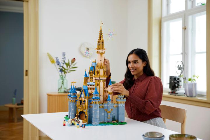 Actual product image LEGO Disney 43222 - Disney Kasteel (43222, LEGO Disney, LEGO Rare Sets)