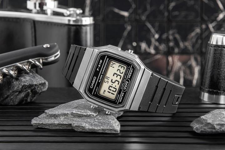 Actual product image Casio Retro Vintage - F-91WM-1B (Digital watch, 33 mm)