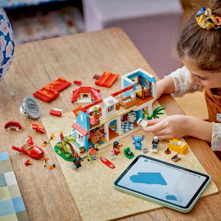 Actual product image LEGO The beach house from Lilo and Stitch (43268, LEGO Disney)
