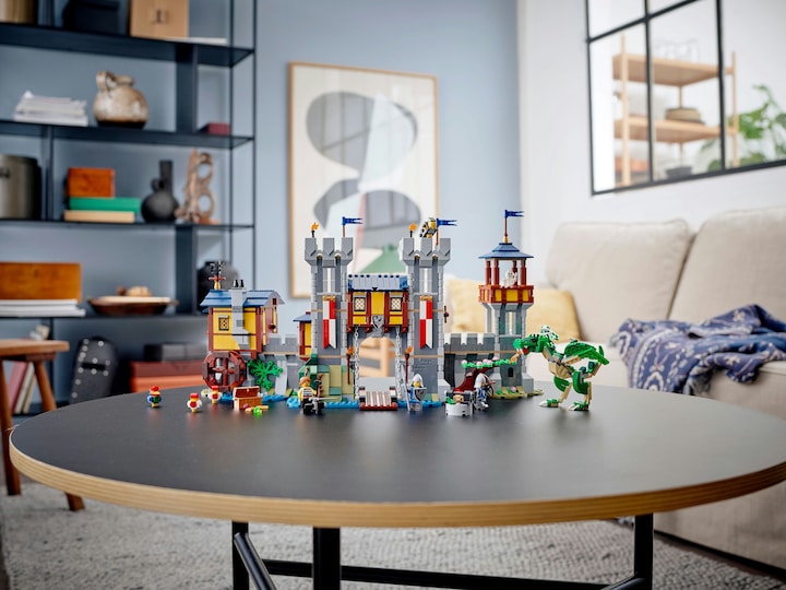 Actual product image LEGO Medieval castle (31120, LEGO Creator 3-in-1, LEGO Rare Sets)