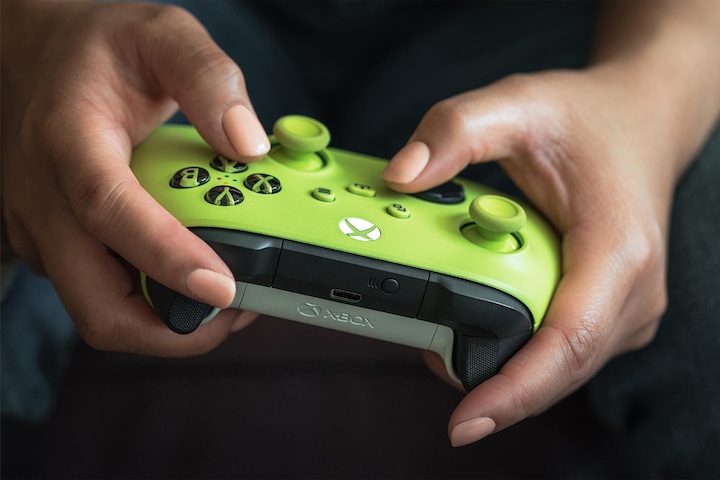 Produktbild Microsoft Xbox Wireless Controller - Electric Volt (Xbox Series X, Xbox One X, PC, Xbox One S, Xbox Series S)