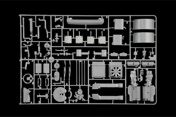 Actual product image Italeri 1:24 RENAULT AE500 Magnum