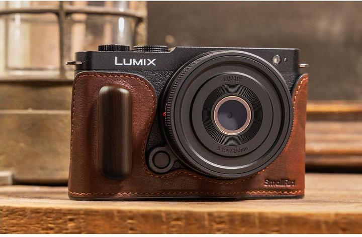 Actual product image SmallRig Half leather case for Panasonic LUMIX S9 Brown (Kamera Bereitschaftstasche, 0.91 l)