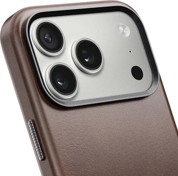 Actual product image Nomad Traditionelle Lederhülle - Lederhülle für iPhone Pro, Horween-Leder (Apple iPhone 17 Pro)