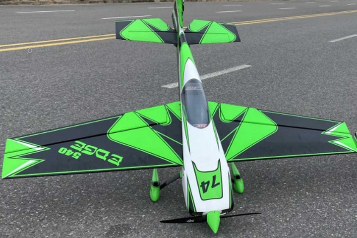 Immagine prodotto OMPHobby OMP Edge 540 74"ARF - Grün 1,87m (Acrobazia aerea)