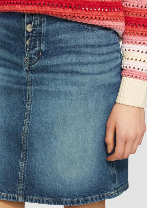 Actual product image S.Oliver Rock 360° Denim / Kurzer Jeans-Rock mit Knopfdetail (46)