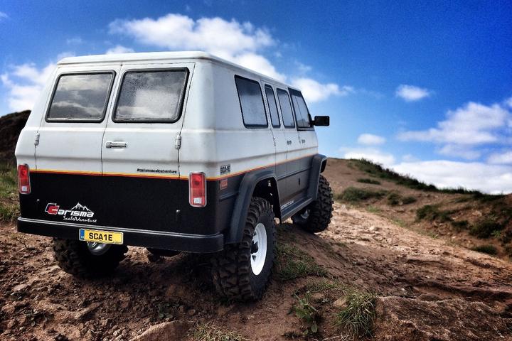 Actual product image Carisma SCA-1E PRAIRIE WOLF CLEAR BODY SET ( 324WB)