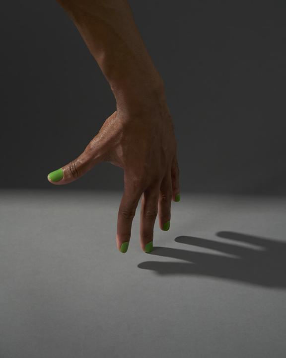 Produktbild CND Shellac Meadow Glow Nr. 470 Grüner UV-Lack Nail Design Gleam & Glow Kollektion (Grün, Gel-Effekt Nagellack)