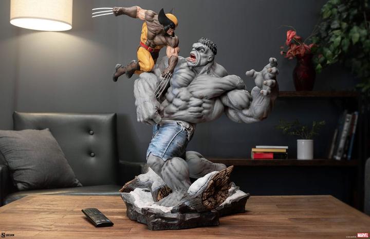 Actual product image Sideshow Marvel Statue Grey Hulk vs Wolverine 58 cm