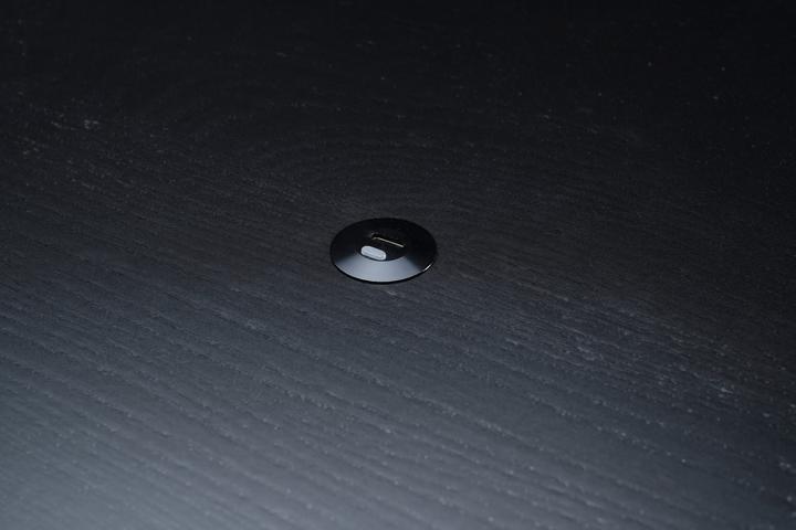 Actual product image Ochno Socket with RGB Button - USB-C outlet w. locking screw 1m cable in Black (1 m, USB 3.2 Gen 2)