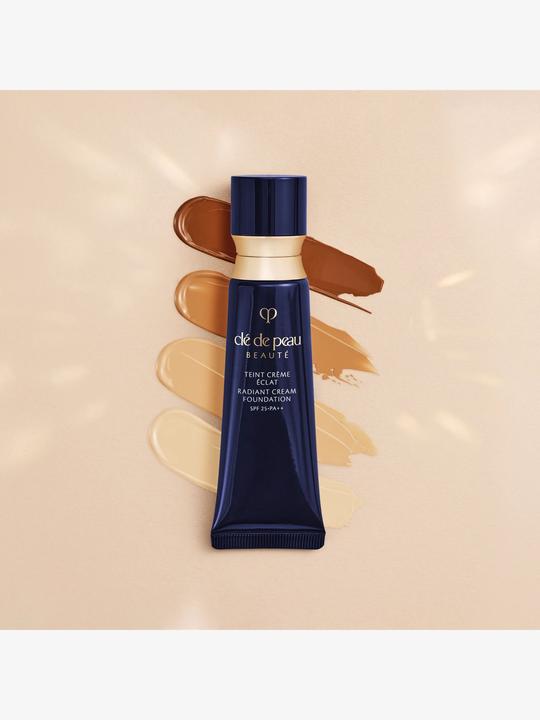 Immagine prodotto Clé De Peau Fondotinta in crema radioso B10 (B10 - Beige chiaro)