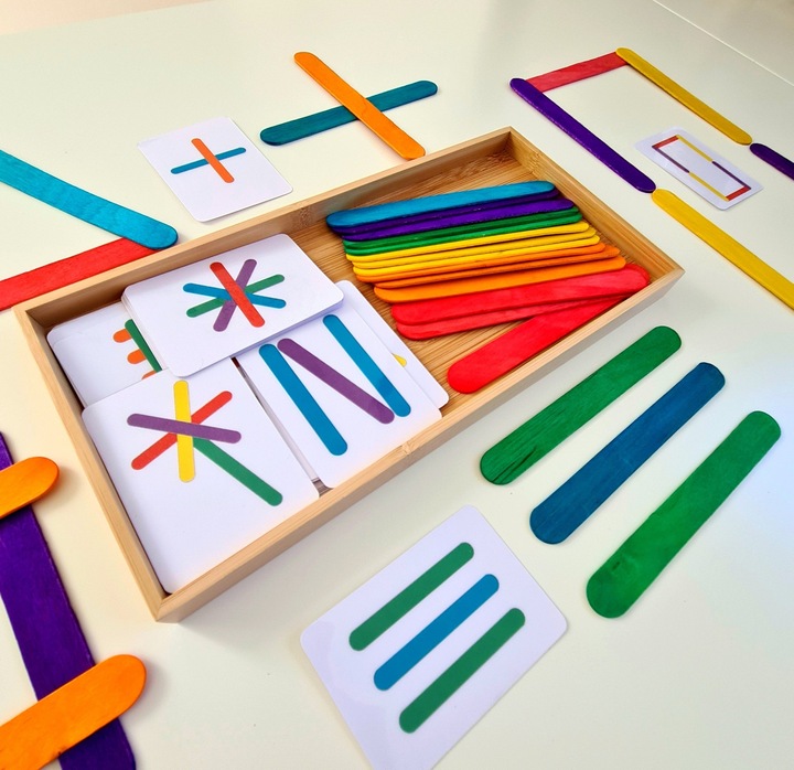 Immagine prodotto Activity Board Set di giochi educativi, gioco di abilità motorie, gioco di posa con bastoncini di legno e carte