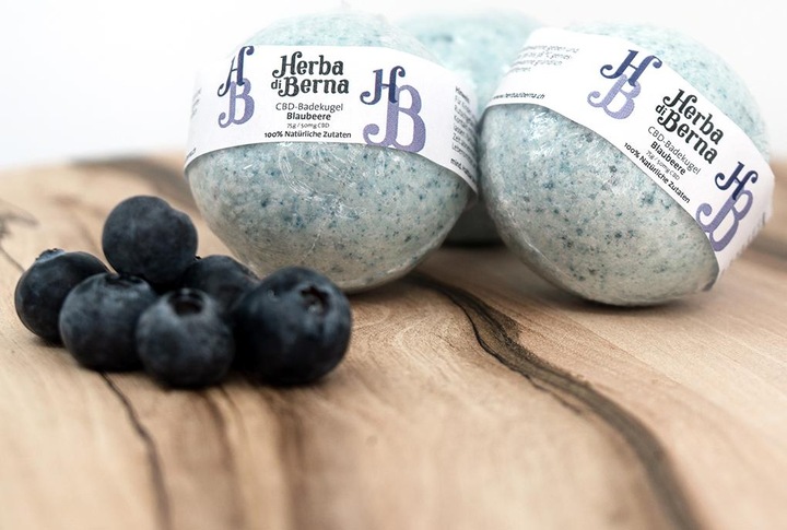 Produktbild Herba di Berna CBD Badekugel Blaubeere (Badekugeln)