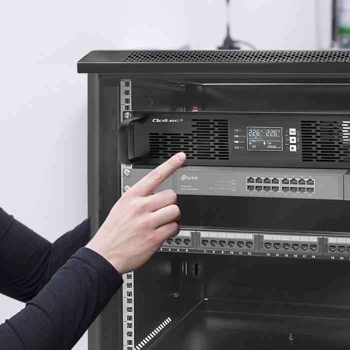 Produktbild Qoltec ZASILACZ AWARYJNY UPS DO RACK 1KVA | 1000W | POWER FACTOR 1.0 | LCD | EPO | USB | ON-LINE (1 VA, 1000 W, Online-Doppelwandler USV)