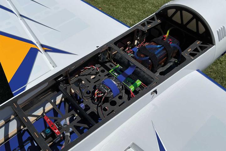 Produktbild Extremeflight-RC YAK 54 EXP 85" Weiss/Blau Kunstflugmodell