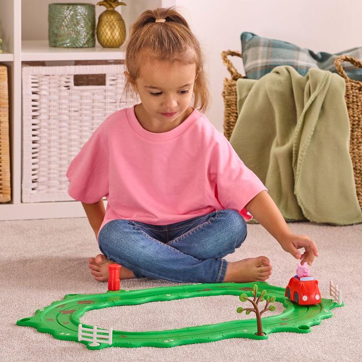 Actual product image Spectron Peppa Pig Whizz Around – Peppas kleines rotes Auto-Set